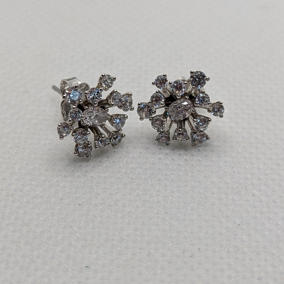 Jewelry - Elegant Silver Floral Stud Earrings
